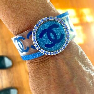 🔥SOLD SOLD Huge Lucite Cuff Bracelet handcrafted Cuff with detail